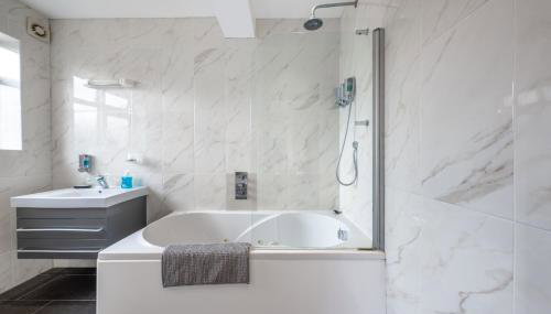 Lovely 5 Bed House in Barnet , home away from home - Foto 5, towels