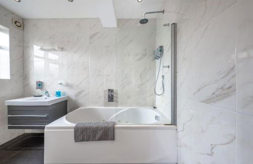 Lovely 5 Bed House in Barnet , home away from home - Foto 5