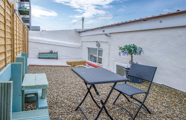 Clouds - 1 Bedroom Holiday Home - Milford Haven - Photo 36