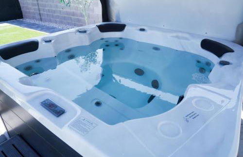 Enchanting Garden with Luxe Jacuzzi Spacious Yard - Foto 7