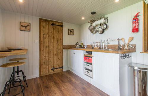 Extraordinary Huts Ltd - Photo 49