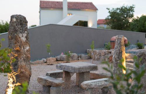 Luxury Jerini Estate - Photo 49