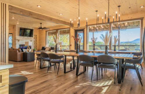 Luxury 12-Bedroom Cabin with Indoor Pool, Hot tub & Movie Theater, Sleeps 36 - Foto 7