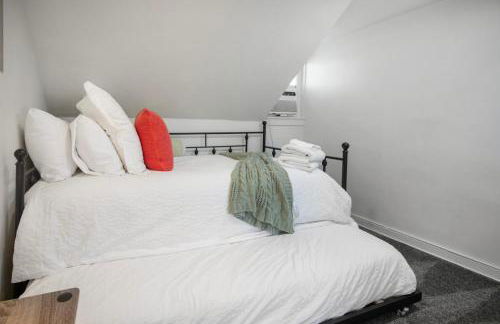 Newly Renovated, Cozy Home - Quiet, Mountain Views - Foto 23