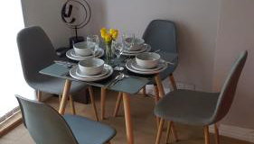 Goswick House - Entire 4Bed House Serviced Accommodation Newcastle FREE WIFI & FREE 2 OFF STREET PARKING SPACES UK - Foto 4