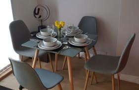 Goswick House - Entire 4Bed House Serviced Accommodation Newcastle FREE WIFI & FREE 2 OFF STREET PARKING SPACES UK - Foto 4