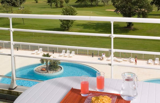 Spacious Villa With a Private Pool on a Golf Course in Loire - Foto 35