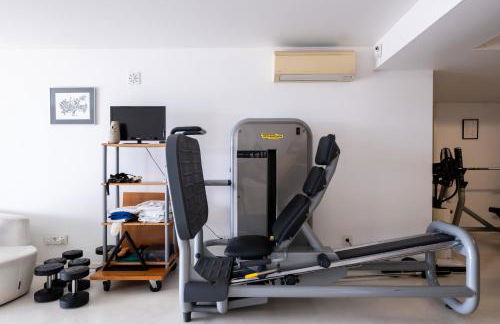 Modern Villa with Sea & River View Pool and Gym. - Photo 66