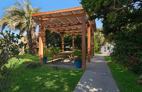 Steps to the Beach Pool Courts Family Fun - Foto 45