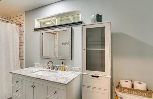 Backyard Oasis with Hot Tub and Views Weaverville Gem - Foto 11