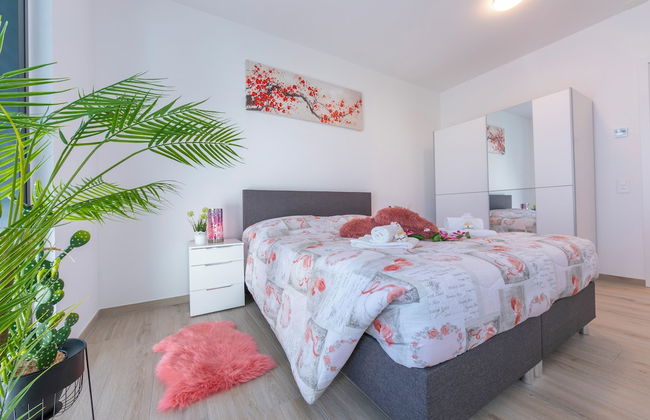 Charming Home - Photo 4