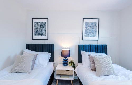 Liverpool-Halewood-Speke - NR Airport & JLR - Sleeps 8 - 5 Beds 1 sofabed 2 Bath Driveway Parking - Docks - Short 2 Long Stays - by Samina, ARZ Stays - Foto 21