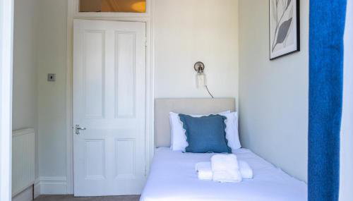 5 Bed Seaside Property with Garden , Parking and Games Room - Foto 4