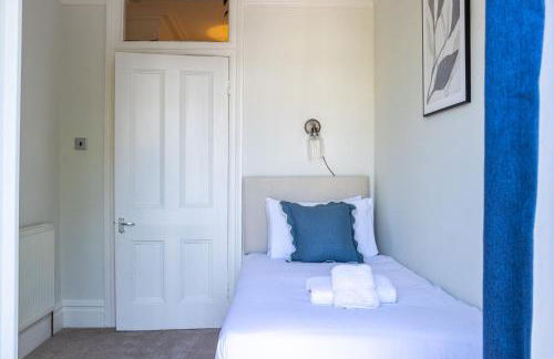 5 Bed Seaside Property with Garden , Parking and Games Room - Foto 4