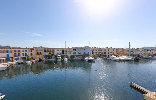 Superb Vacation Home With Pontoon - Photo 32