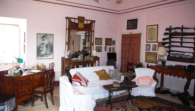 Coin salon dans le hall