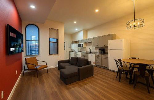 Soulard King Loft near Anheuser-Busch Brewery - Photo 3