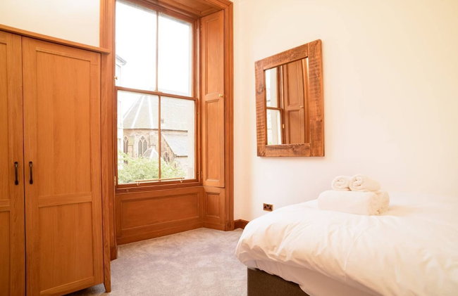 JOIVY 5 Bedroom Apt Near Meadows & George Square - Foto 17