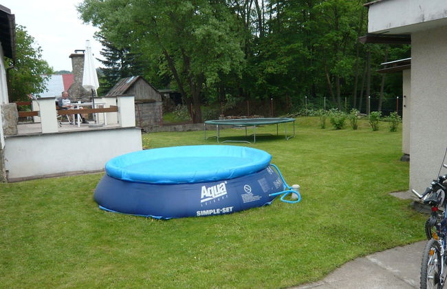 Serene Holiday Home in Mladé Buky with Private Pool and Trampoline - Foto 29