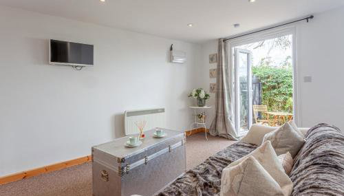 Stansted airport - studio annexe with parking - Foto 3