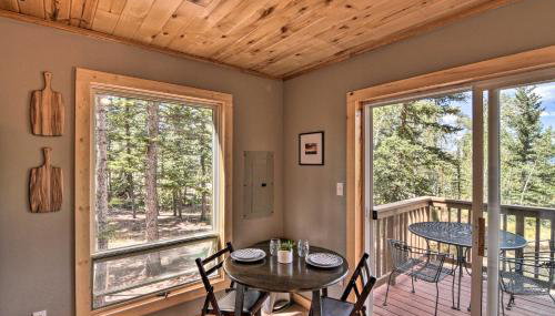 Woodsy Cabin Hideaway with Deck Hike, Fish, Escape - Foto 2