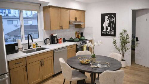 Luxe Ensuite in Shared Home-Minutes to USC - Photo 2