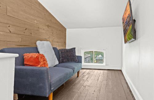 Elegant Manor w Private Yard & Modern Amenities - Foto 67