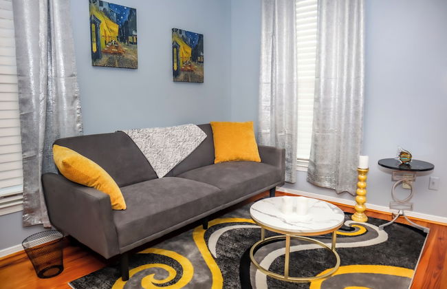 Downtown Cozy 2 BR Apt - 4min drive MardiGras Park - Photo 1