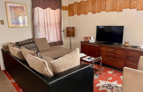 Falls Retreat - Walk to the Falls, the Casino and all Downtown Restaurants - Across from the Aquarium - Photo 4