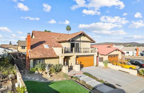 Mira Mesa Family Retreat 4BR with Balcony and Firepit - Photo 58