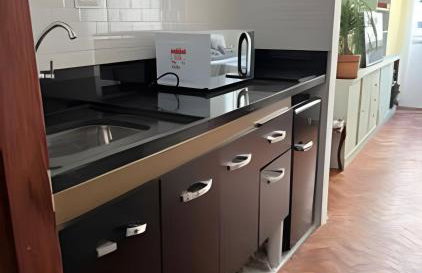 Lindo Quarto e sala em frente metro da Carioca - Foto 12