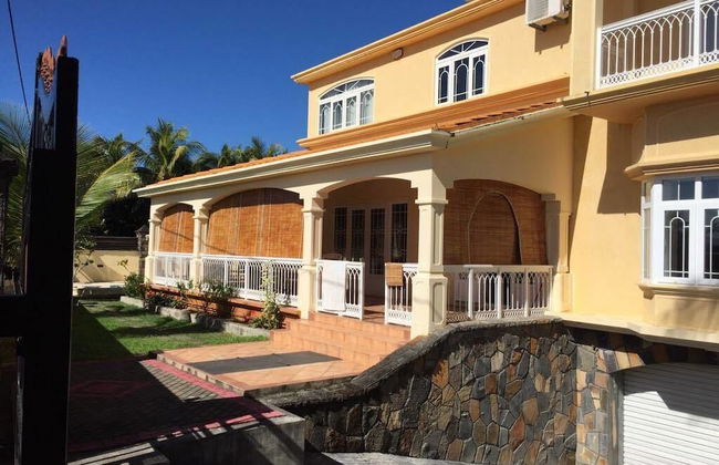 Villa Sarbel - Photo 1