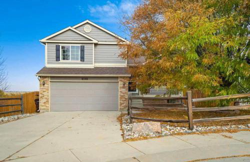 4BR w Fireplace Backyard BBQ near Peterson AFB - Foto 36