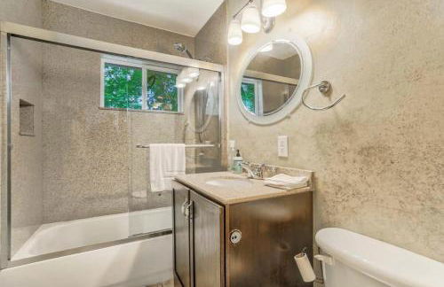 Family Oasis Offices Home Gym Fenced Yard - Foto 22