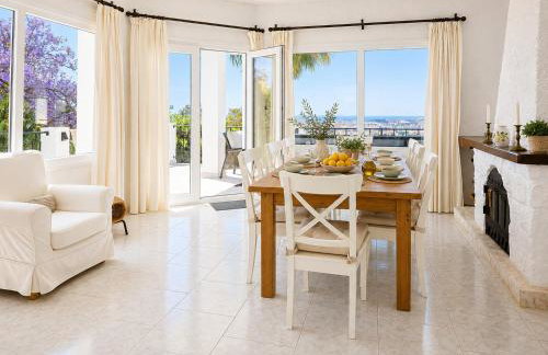 Villa with private pool & outdoor kitchen - Photo 16