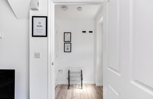 Stylish House with Driveway Parking, Self-Check-In, Fast WiFi and Smart TV by Yoko Property - Foto 20