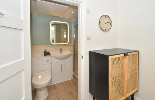 Antrobus Deluxe Apartments by YourStays - Photo 28