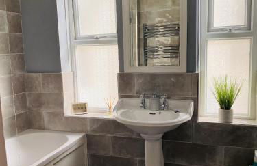 Ocean Terrace, Ilfracombe, 4 bedrooms, Sleeps 8, Stunning Sea Views, Parking, Garden, Pet Friendly - Foto 24