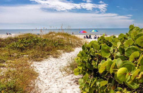 Redington Beach Retreat - Immaculate Beach Condo with Water Views, Pool, Hot Tub - Foto 41