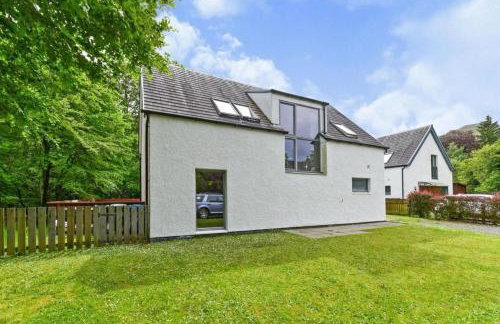 Cheerful Stays: 4 Bedroom Cottage in Arrochar - Foto 1