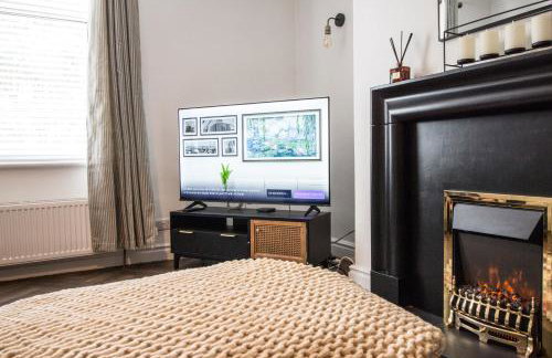 Holmfirth Home, Comfortable Stay, Near Trails and Town, Sleeps 5 - Foto 8