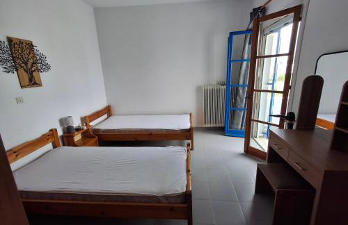 Με θέα τον όρμο της Βάρης - Photo 9