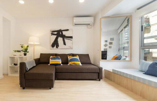 Valencia Just in the Middle - Photo 3