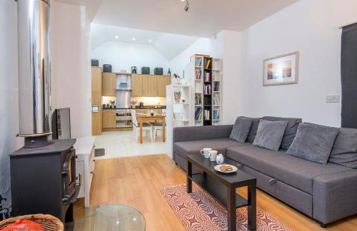 Picture Cottage - Photo 1