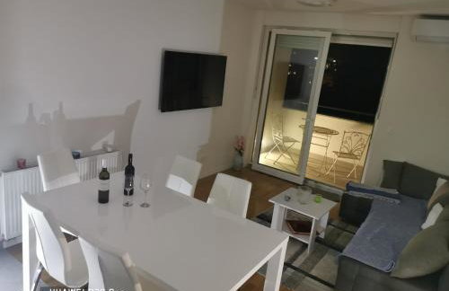 CITY CENTER PEARL #new#free reserved parking in garage elevator direct access#business and pleasure#city view&balcony&sunny&cafes&markets&tram#city center#working room#2 toliets#2 bedrooms - Photo 75