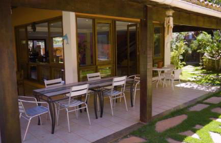 Belíssima Casa com extensa área externa - piscina, sauna, churrasqueira e campo de futebol - com 5 suítes e a 500 metros da Rua das Pedras - Foto 18