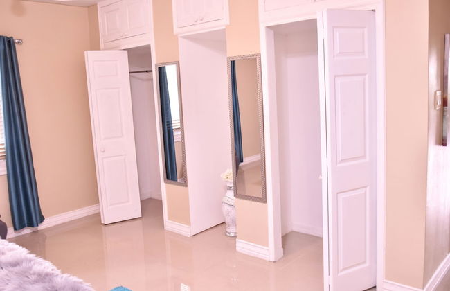 Executive Arcadia Luxury Guest Apartment - Photo 42