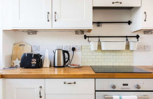 Cozy Nice View 4ppl 2Bed Flat Near River Walks St Katharine Docks BURR-86-Fred - Photo 2