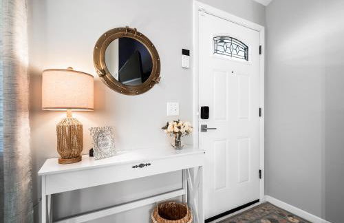 Lake Cottage with Hot Tub and Game Room - Foto 53