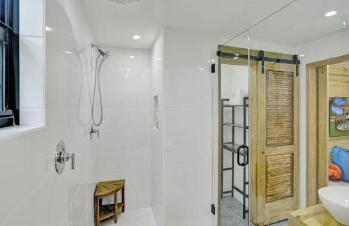 Lakefront Villa with Heated Pool Kayaks and Outdoor Fun - Foto 16